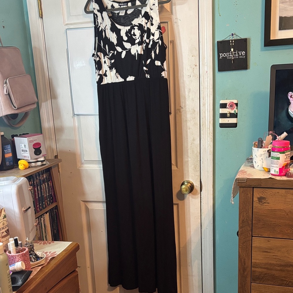 HEIMISH USA Black and White Floral Maxi Dress Size 2X